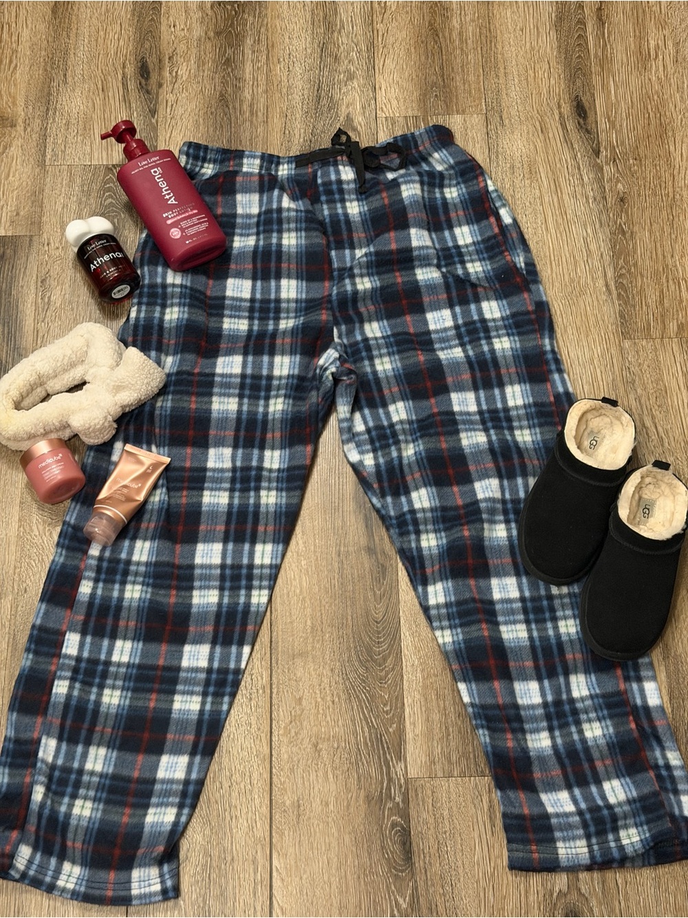 Comfy plaid women’s fleece pajama pants